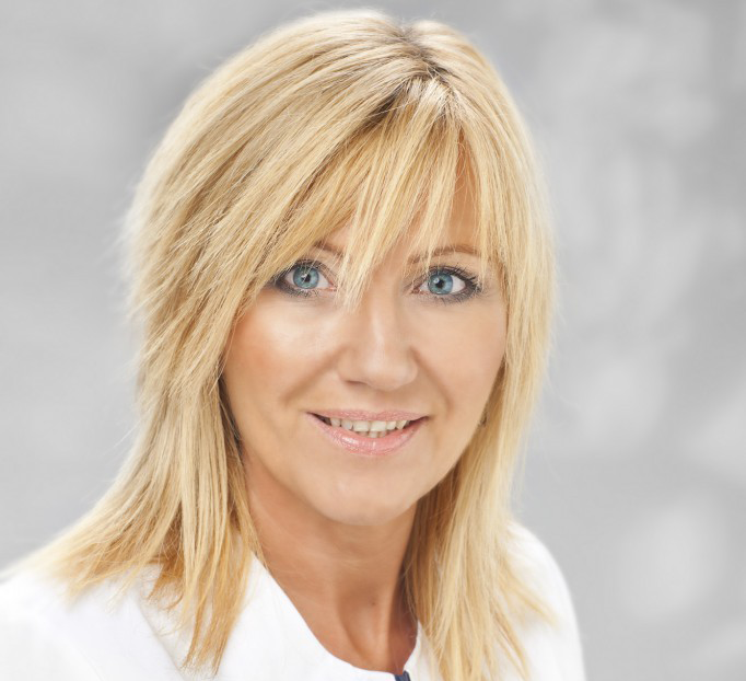 1-Dr_Monika_Kuzminska-682x1024.png
